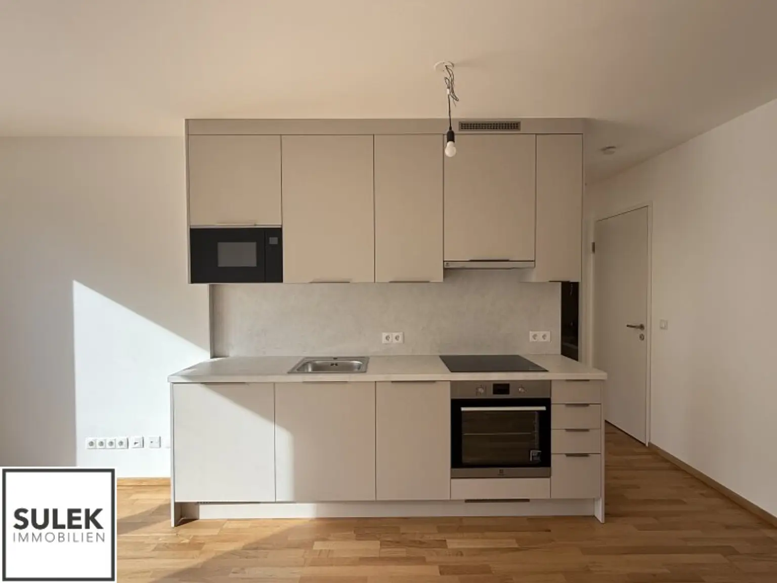 Erstbezug! Perfekt geschnittene 2 Zimmer Wohnung mit Balkon & top Anbindung (U4, U6, uvm.)
