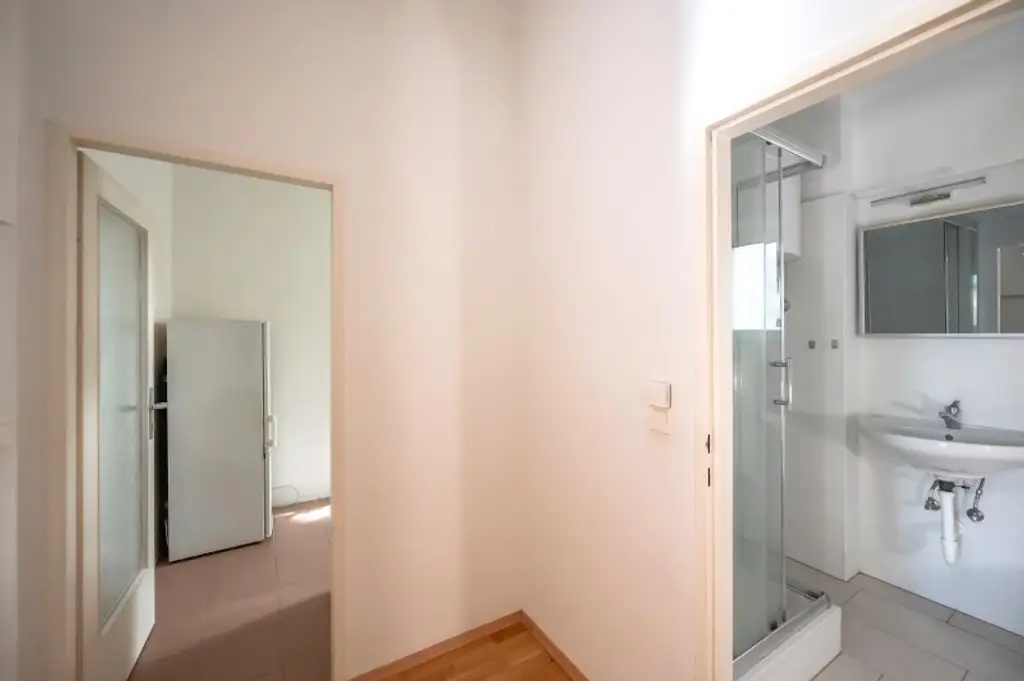 ++Fasangarten++ Altbau mit Potenzial – 2 Zimmer zum Sanieren