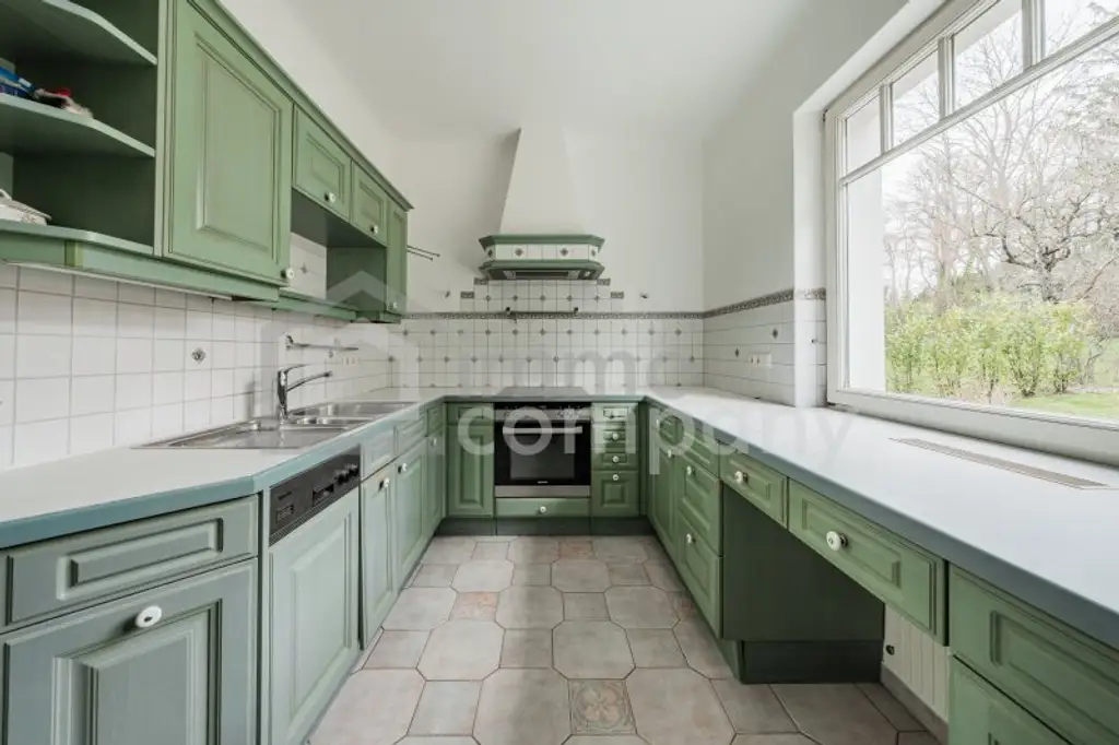 Potential - Altbaucharmante Familienvilla mit 9 Zimmern auf 3 Ebenen in Grinzinger Best Lage