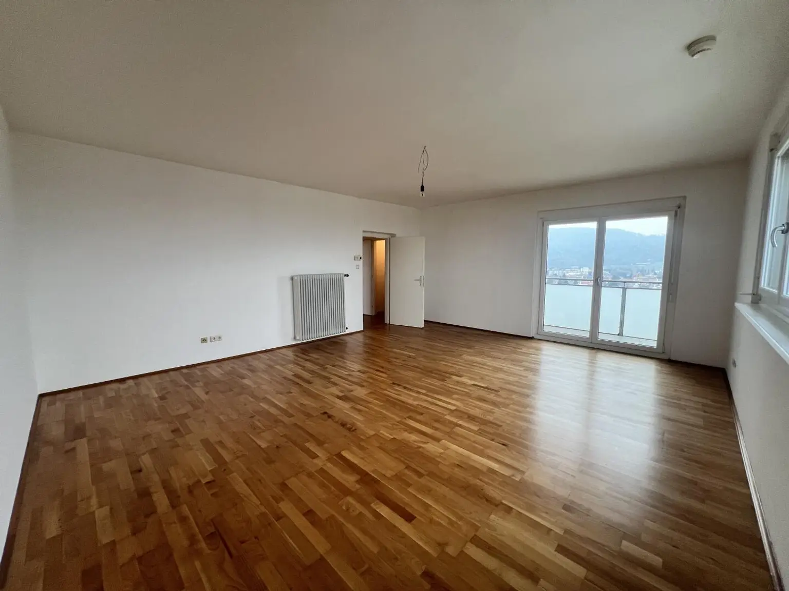 Sanierte 4-Zimmer-Wohnung mit 2 Balkonen und traumhaftem Blick über Graz inkl. Stellplatz