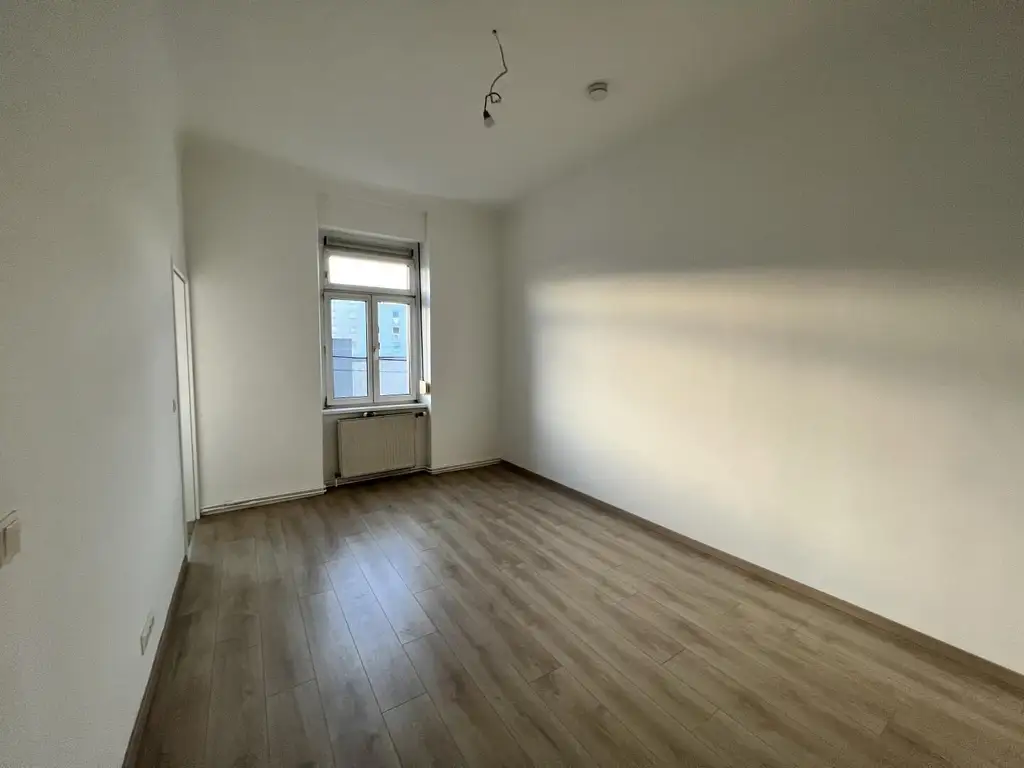 1 Zimmer nähe XXX-Lutz - Top 7