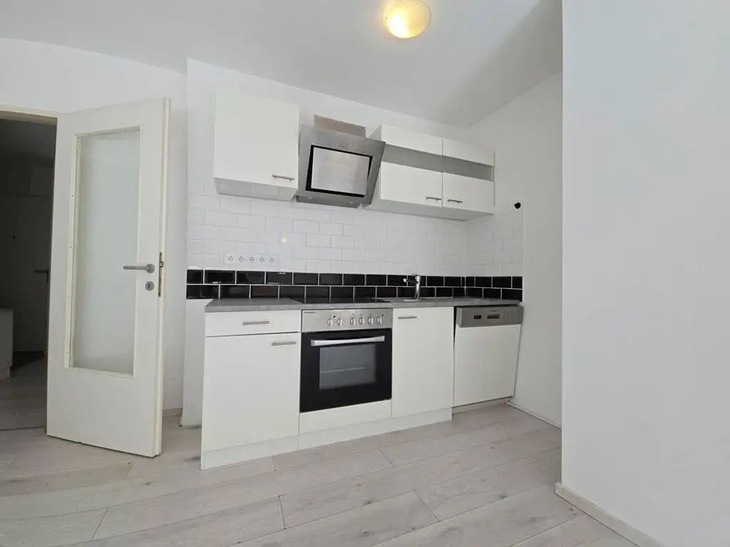 RESERVIERT! 1200 Wien/Leystraße: Zw. Donau und Donaukanal: Entzückende Garconniere mit Loggia