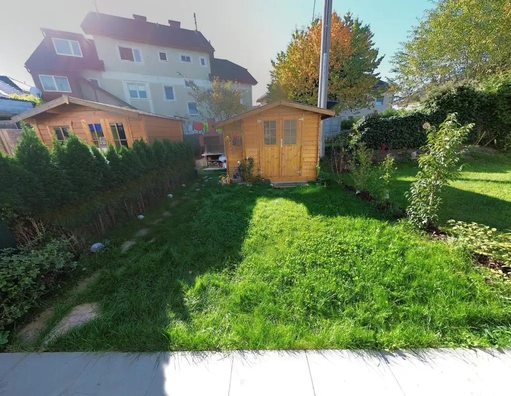 Moderne Reihenhausvilla mit Studio im DG und XXL-Dachterrasse, Carport und KFZ-Abstellplatz in Zentrumsnähe von Vöcklabruck