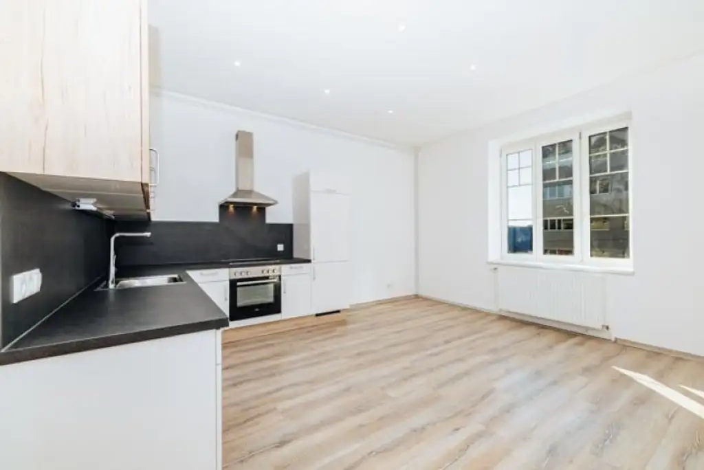 MODERN ERNEUERT I TOP-LAGE BEI DER FH JOANNEUM I BESTE ANBINDUNG MIT STRASSENBAHN I CHARMEVOLLER ALTBAU I 2. STOCK MIT LIFT I HAUSTIERFREUNDLICH I PROJEKT WOHNEN I