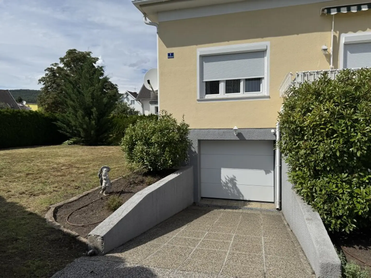Kleines Einfamilienhaus mit Südterrasse und Garage