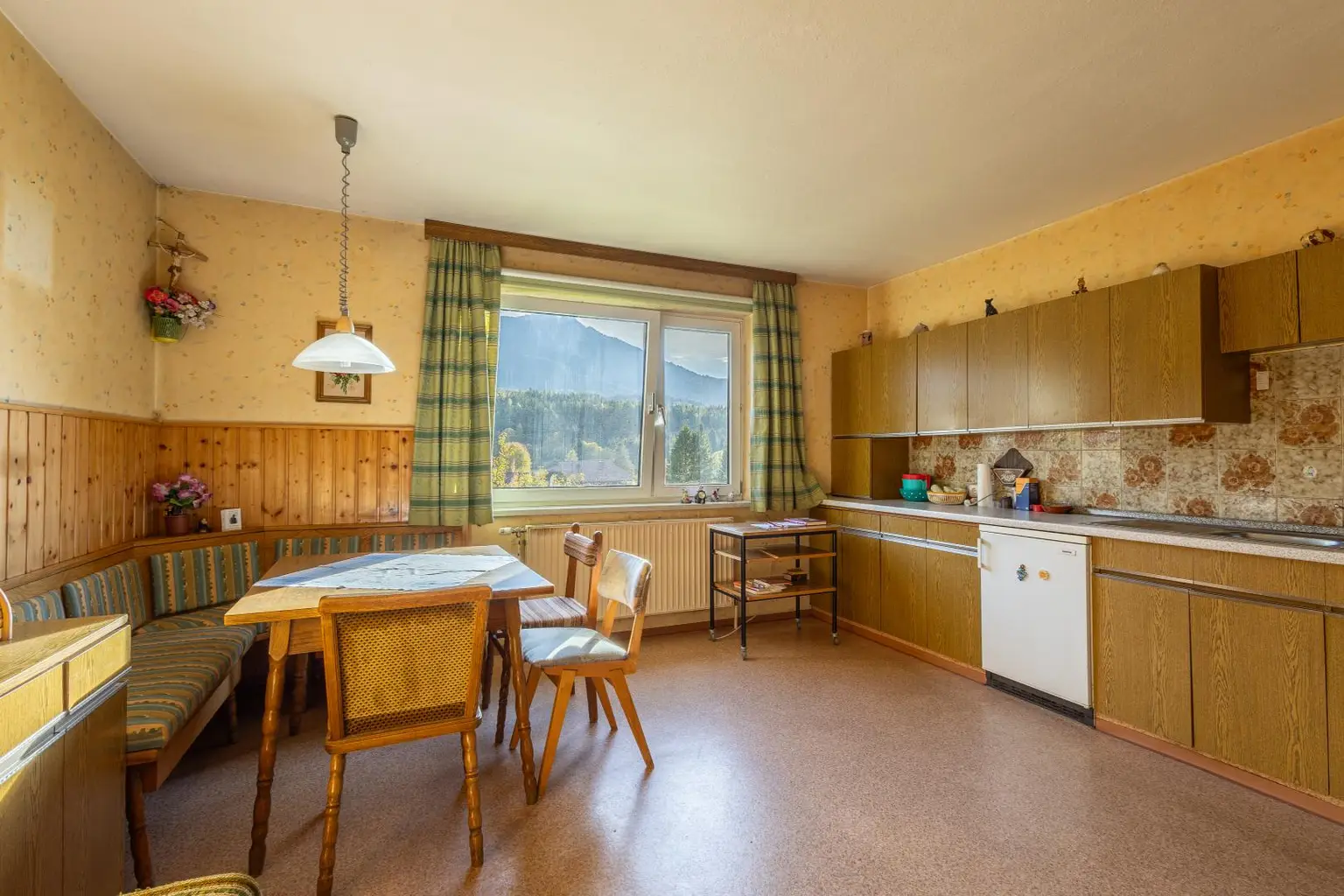 Ein- Zweifamilienhaus mit traumhaften Mittagskogelblick