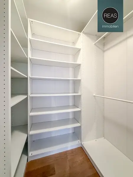 Provisionsfrei: Exklusives Maisonette - Apartment mit Loggia und Terrasse beim Beethoven Museum und Pfarrplatz! Garagen verfügbar!