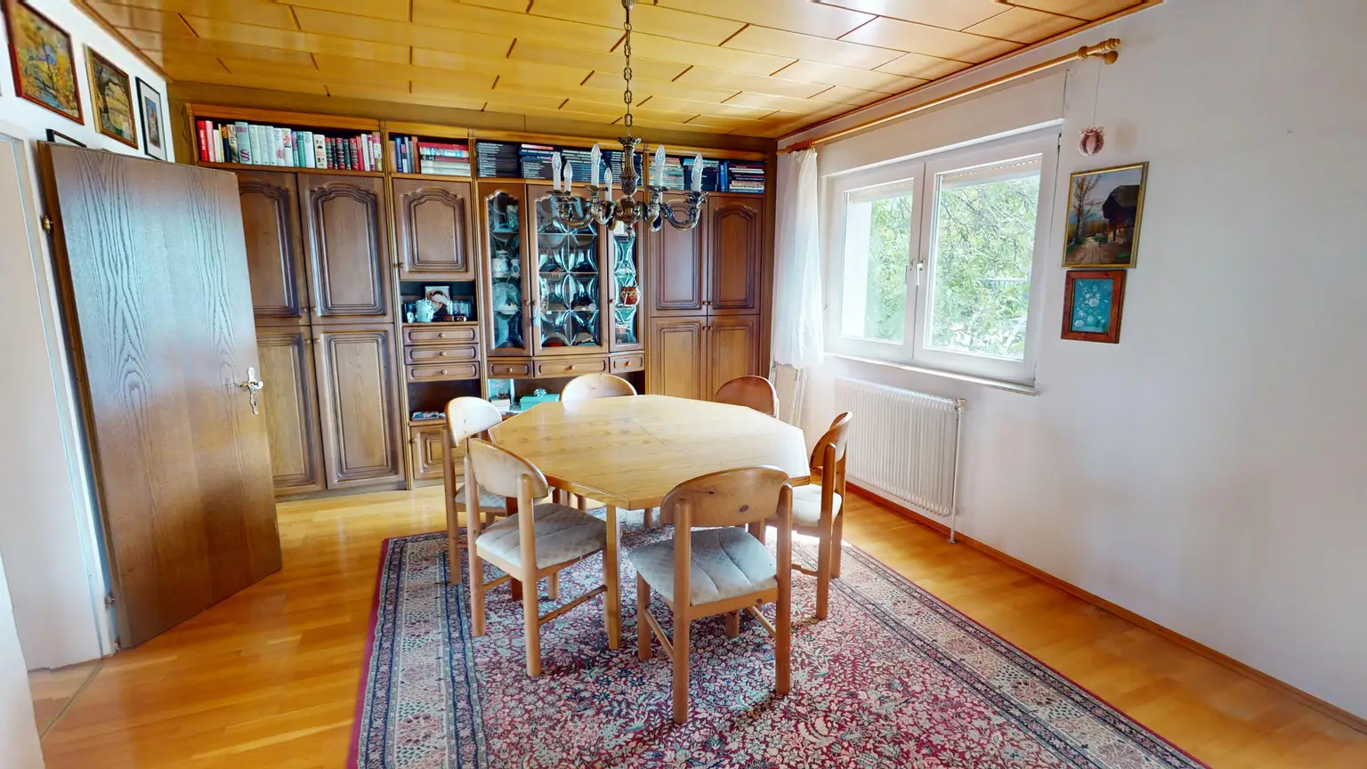 Großzügiges Zweifamilienhaus mit großem Garten und viel Potenzial