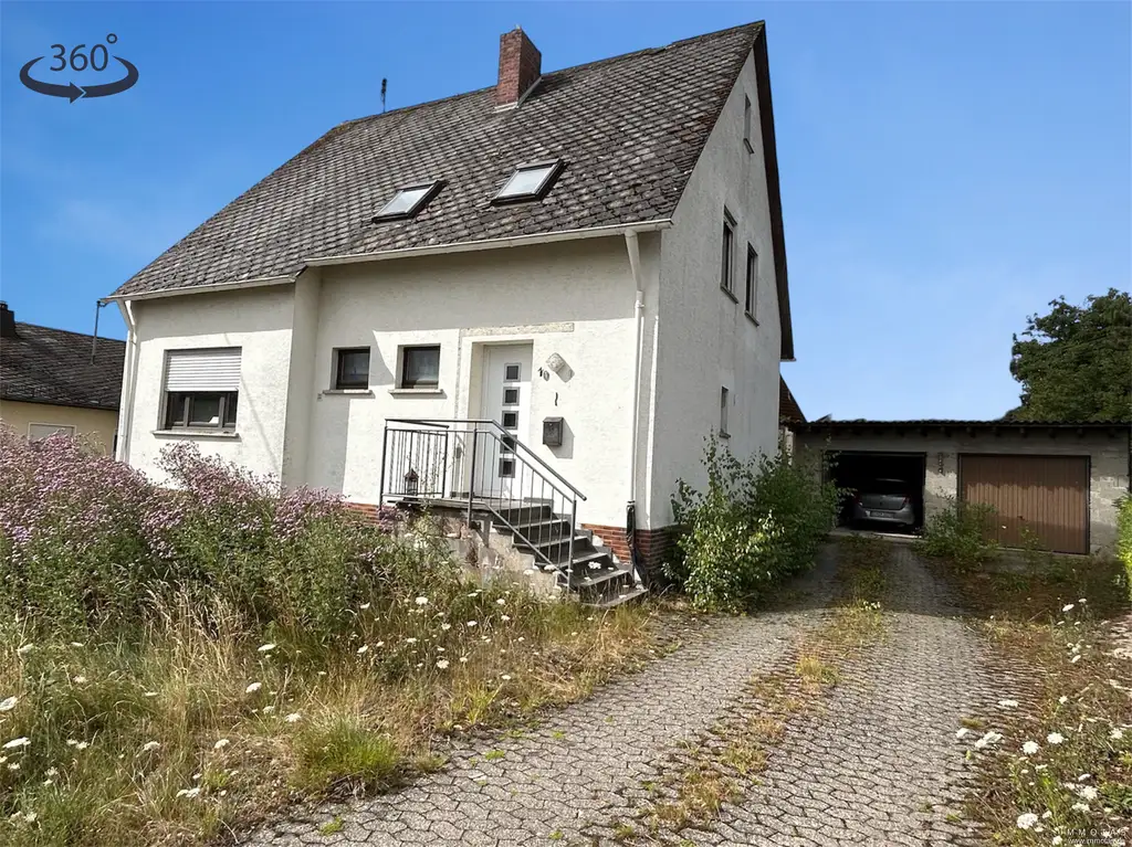 Großzügiges Zweifamilienhaus mit Terrasse, Garten & Doppelgarage in ruhiger Lage