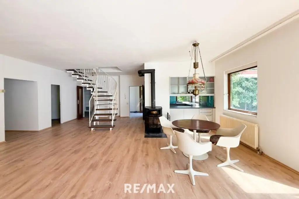 In MAUER uneinsichtiges und traumhaftes Gartenparadies