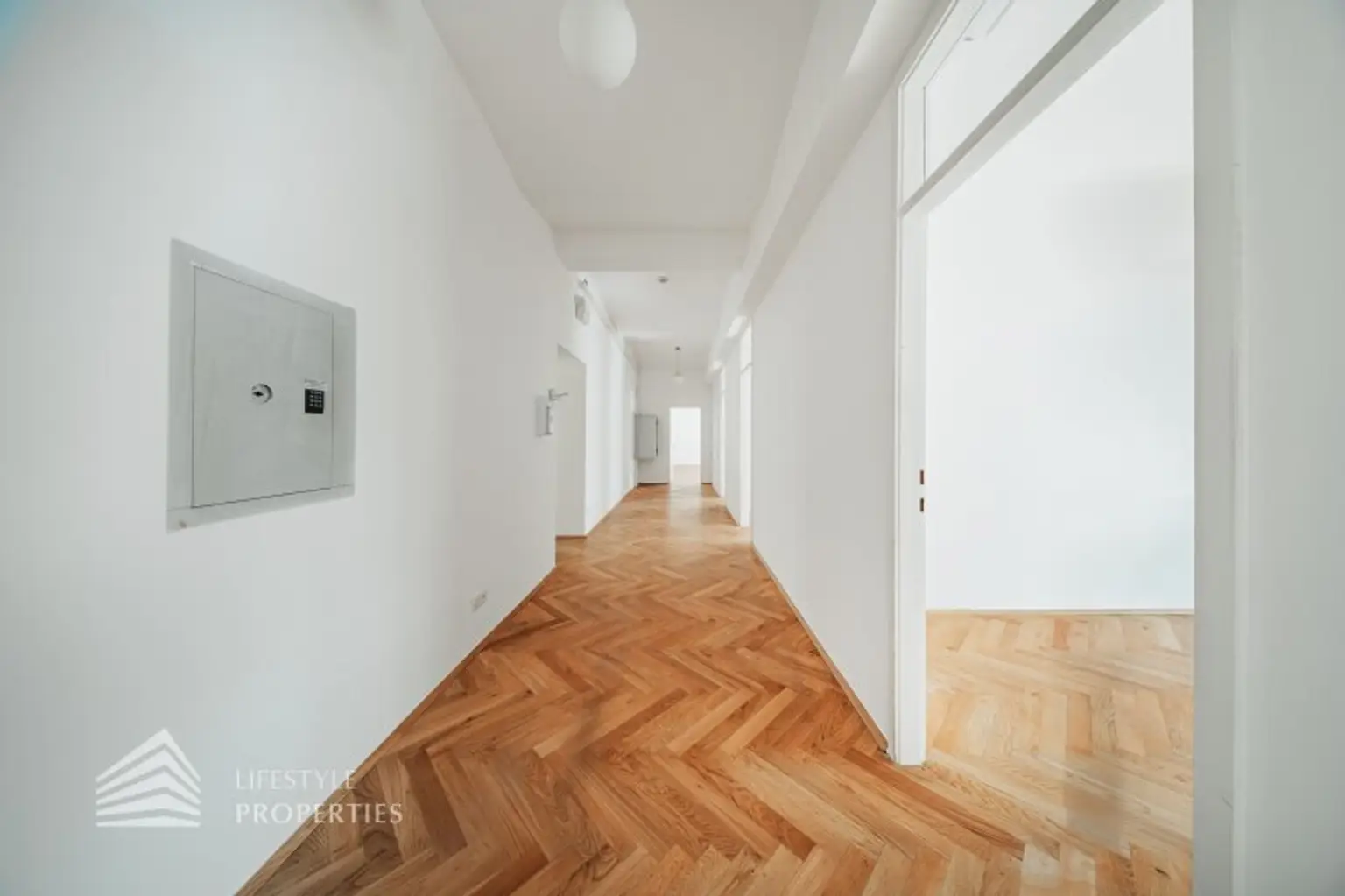 Geräumiges 5-Zimmer Altbau Büro in Toplage