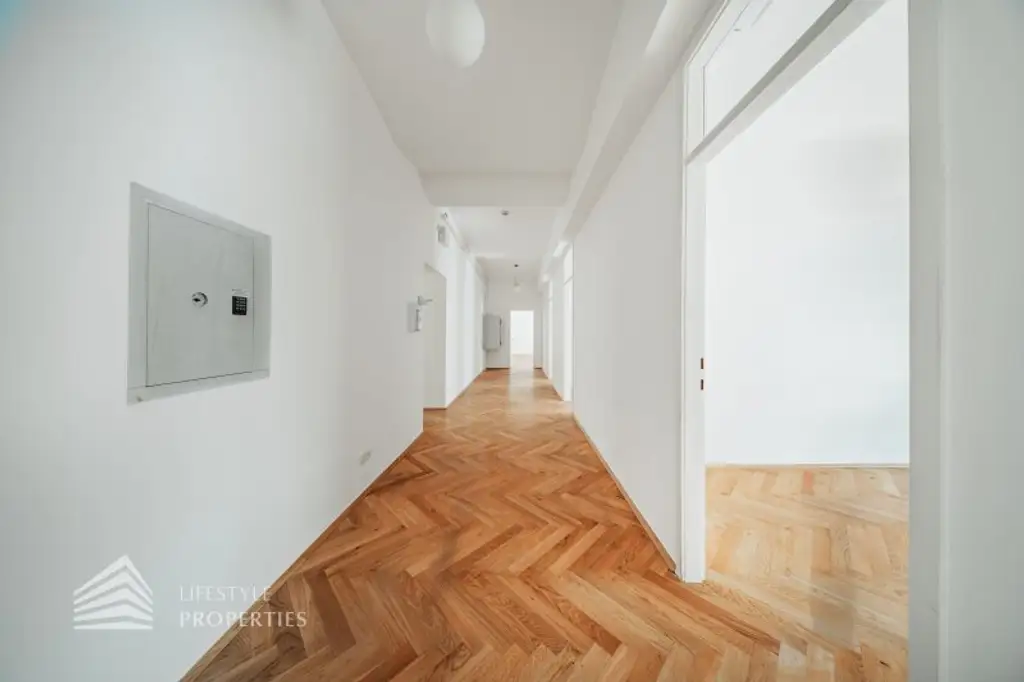 Geräumiges 5-Zimmer Altbau Büro in Toplage