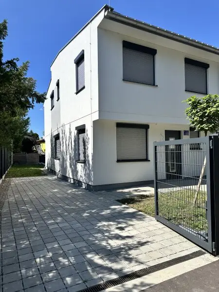 Großzügige Doppelhaushälfte - 5 Zimmer - 2 Bäder - Alte Donau - U1 - U2 - Provisionsfrei für den Käufer!