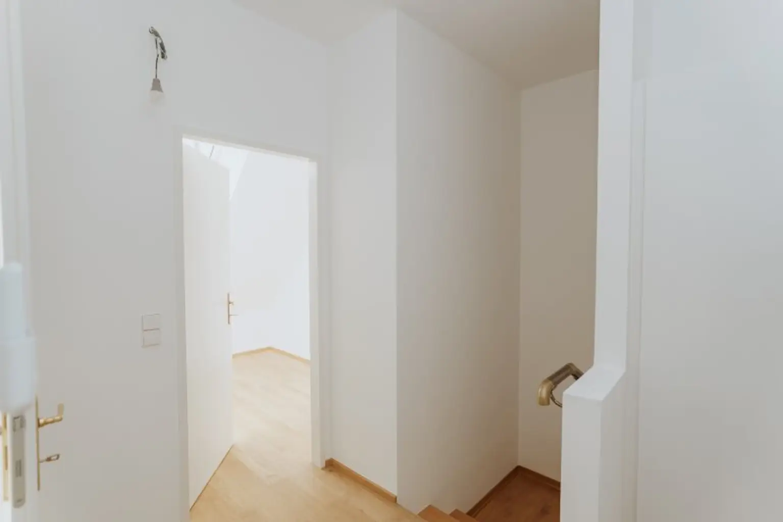 Schöne klimatisierte 3 Zimmer Maisonettewohnung im Dachgeschoß