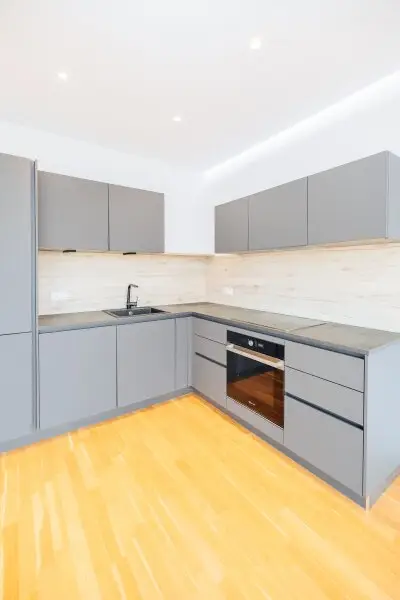 PROVISIONSFREI I SMART-LIVING I STYLISCHES PENTHOUSE I KLIMA I SONNENTERRASSE I OFFENE DESIGN-KÜCHE I ELEGANTES BAD MIT REGENDUSCHE I PROJEKT WOHNEN