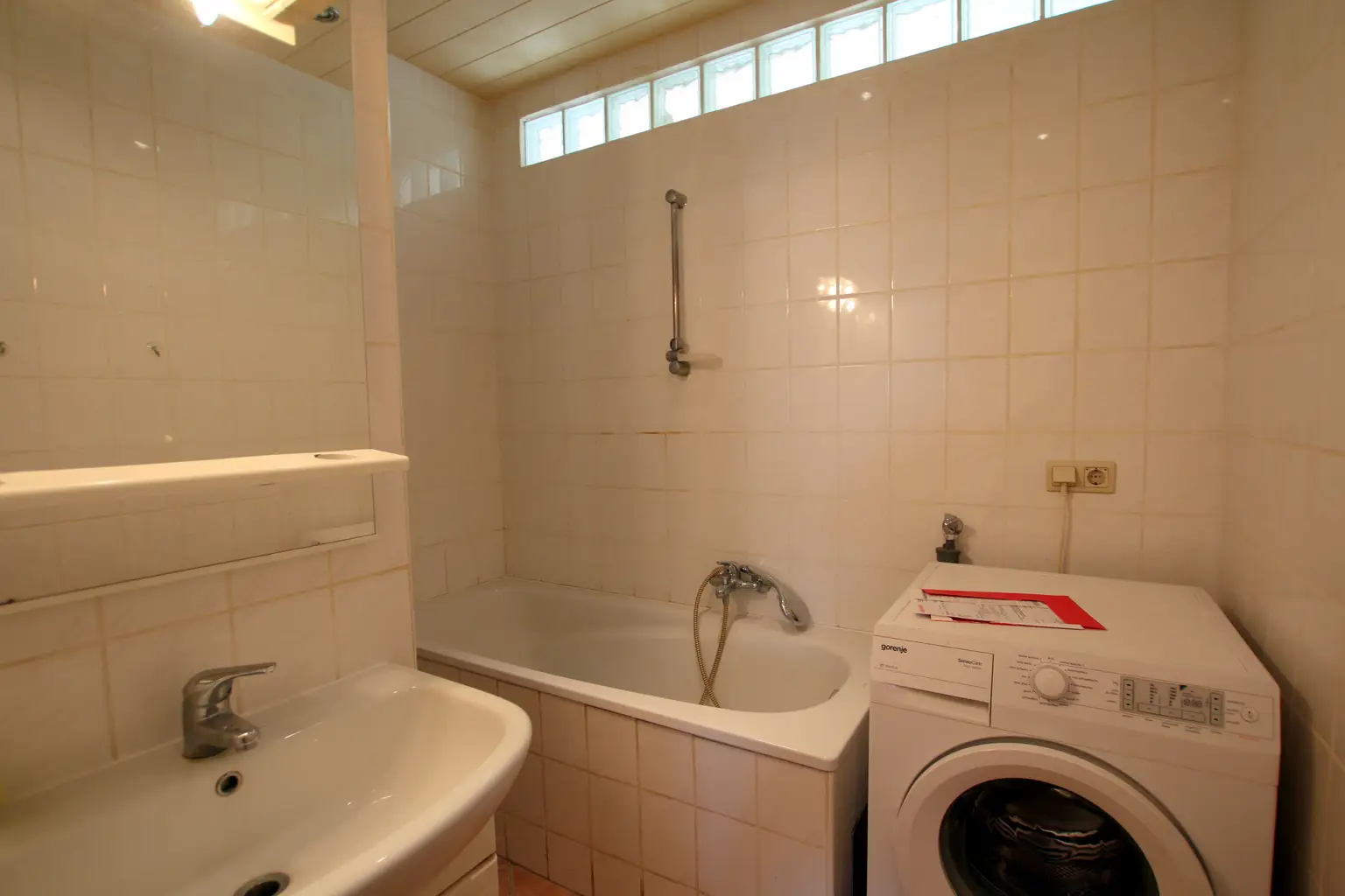 SCHÖNE 3/4-ZIMMERWOHNUNG MIT LOGGIA