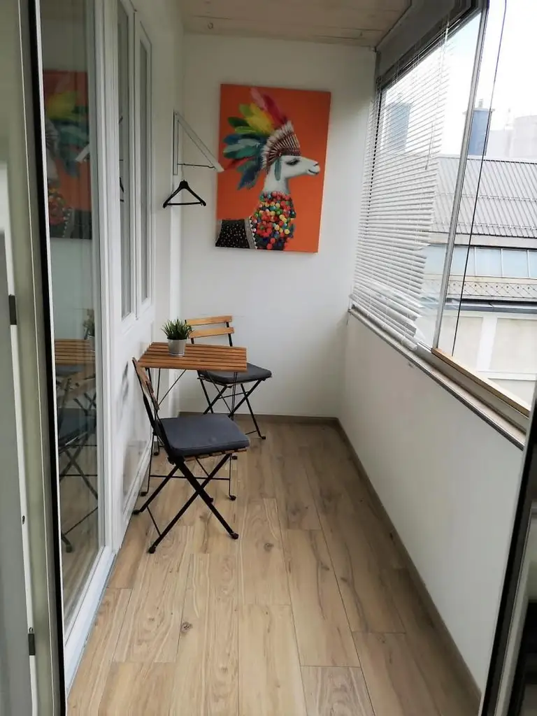 Moderne, hochwertig sanierte 3 Zimmer Wohnung mit verglaster Loggia, Keller und Garagenplatz