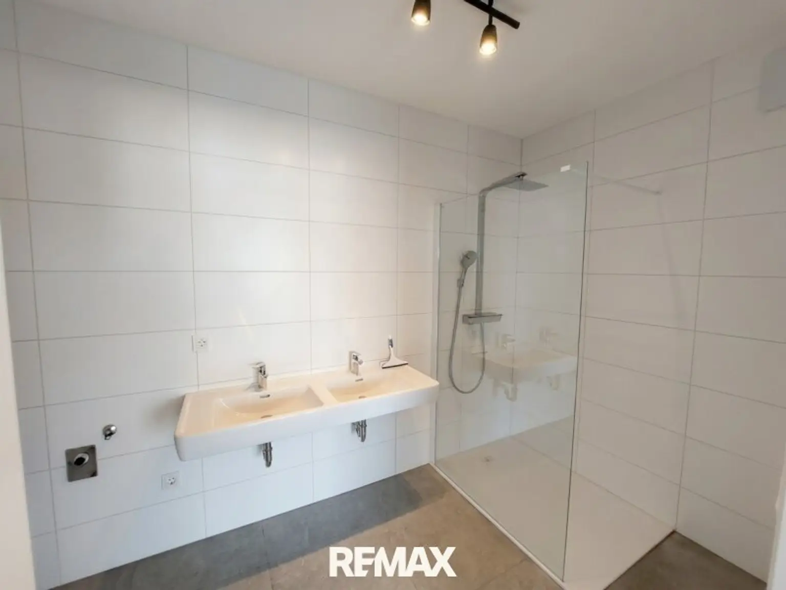 Badezimmer mit Dusche