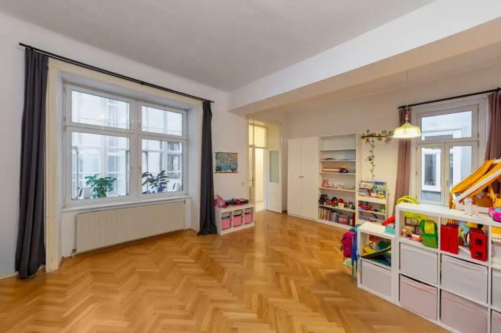 Großzügige Altbauwohnung im Herzen des Stuwerviertels
