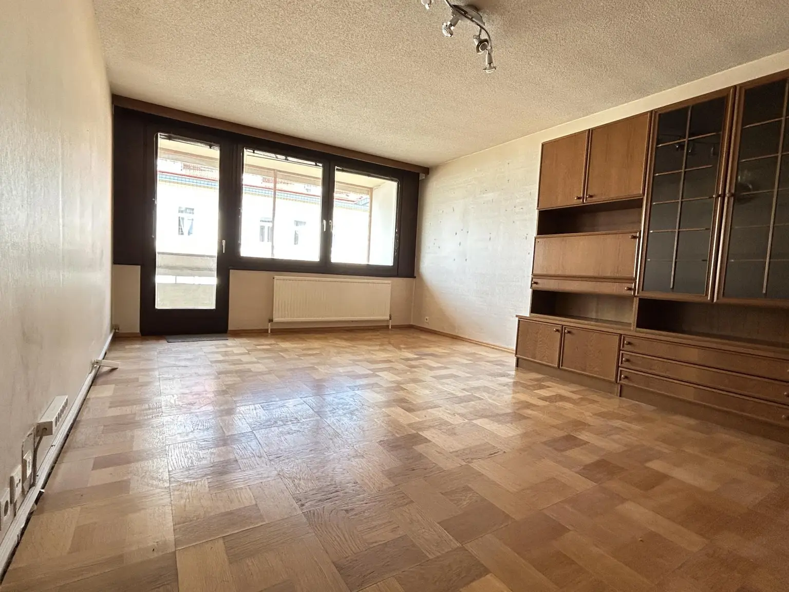 Sonnige 2-Zimmer Loggienwohnung - Modernisierungsbedarf gegeben!