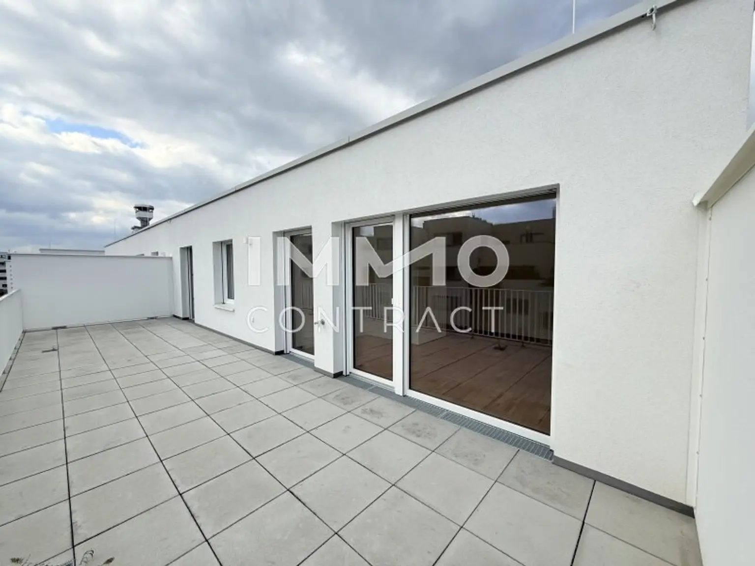 großzügige Terrasse