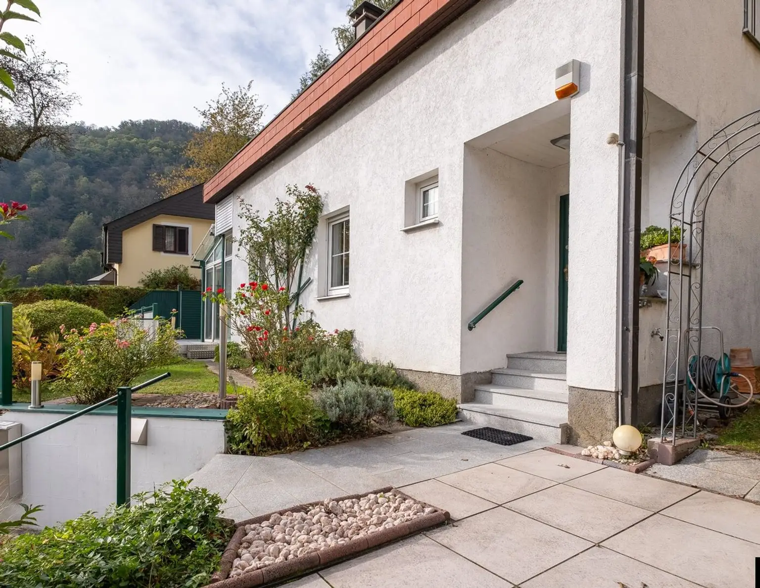 LINZ URFAHR: Attraktives Haus mit Terrasse & Garage