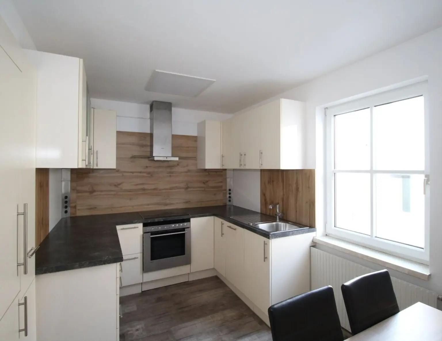 Gut vermietete, ruhige, sanierte 90 m² Anlegerwohnung in Freistädter Zentrumslage