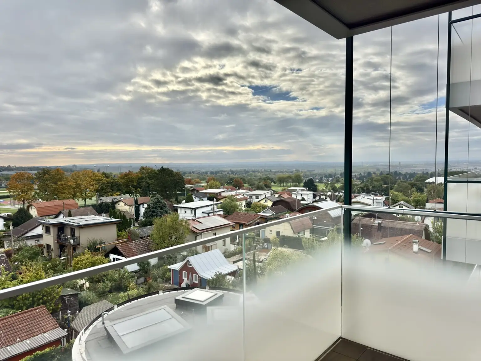 Provisionsfrei und neu: 4. Stock mit Weitblick - Luxuriös Wohnen im exklusiven Prachtgarten