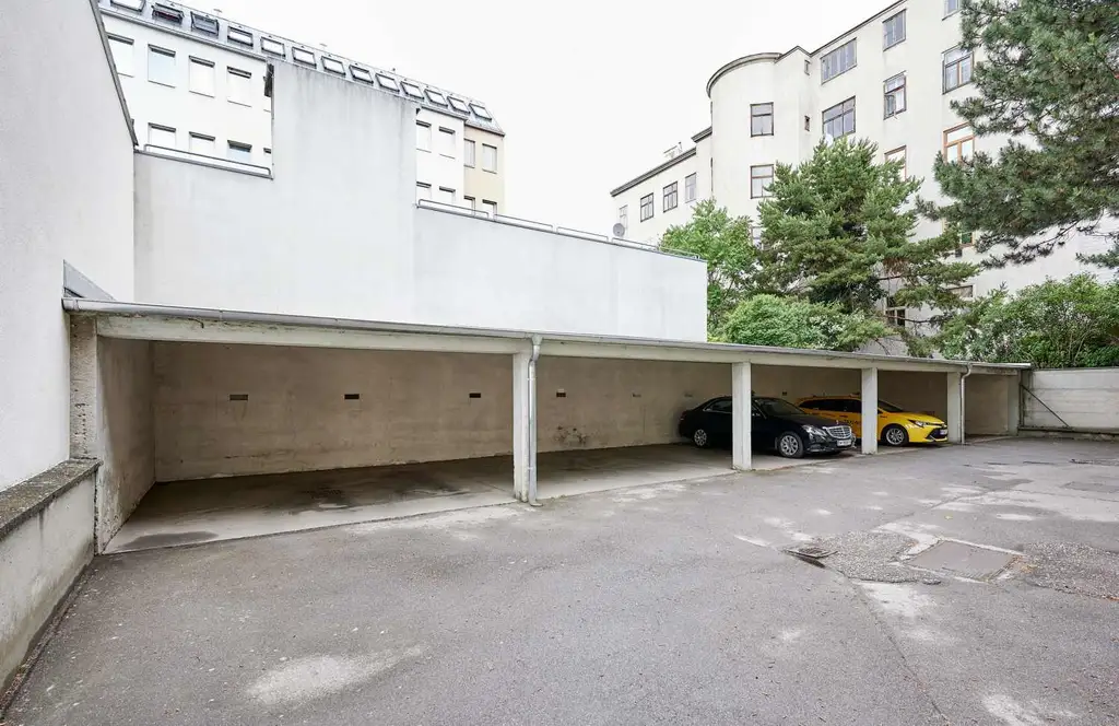 Überdachter Stellplatz im Innenhof – jetzt sichern!