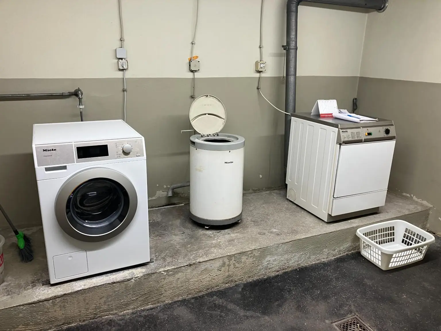 Sanierungsbedürftige 2-Zimmer Wohnung mit sonniger Loggia