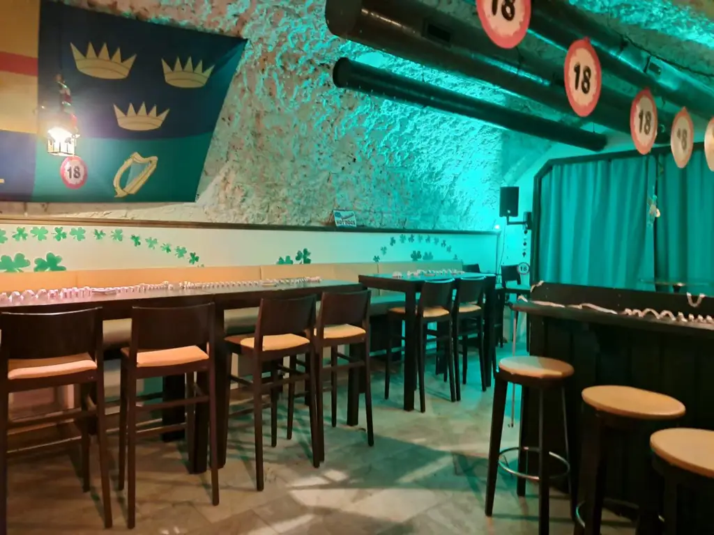 Gut geführte Bar im Zentrum