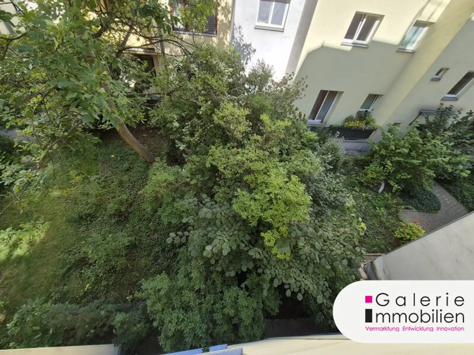 Sonnige und helle 3-Zimmer-Neubauwohnung mit Loggia inkl. Stellplatz - Sanierungsbedarf