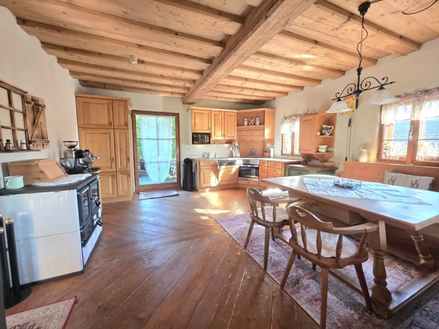 Neuwertiges und ruhiges Chalet mit Wellness!