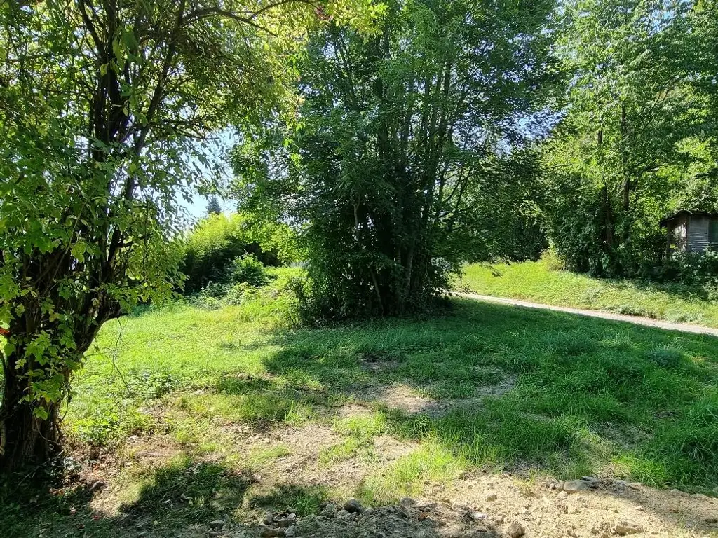 BAUGRUND IN SONNIGER, BELIEBTER LAGE