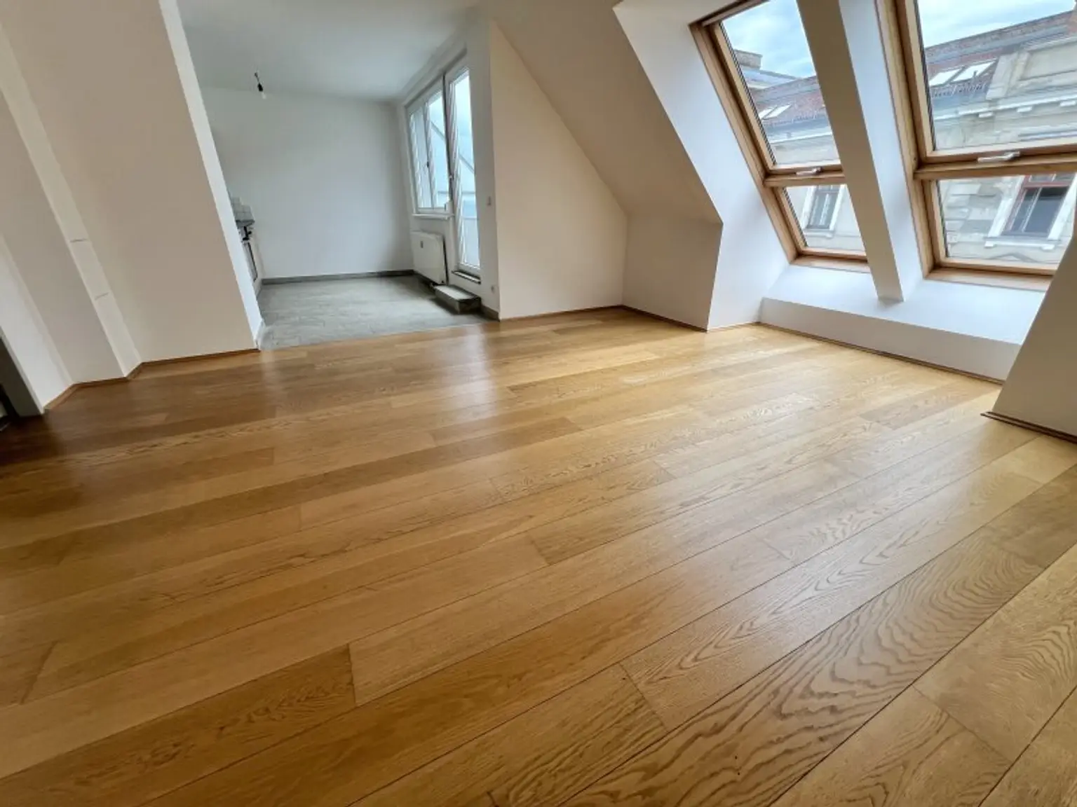 Dachterrassentraum: 3 Zimmer Dachgeschoss-Wohnung: 92m² mit Terrasse  zu kaufen!!