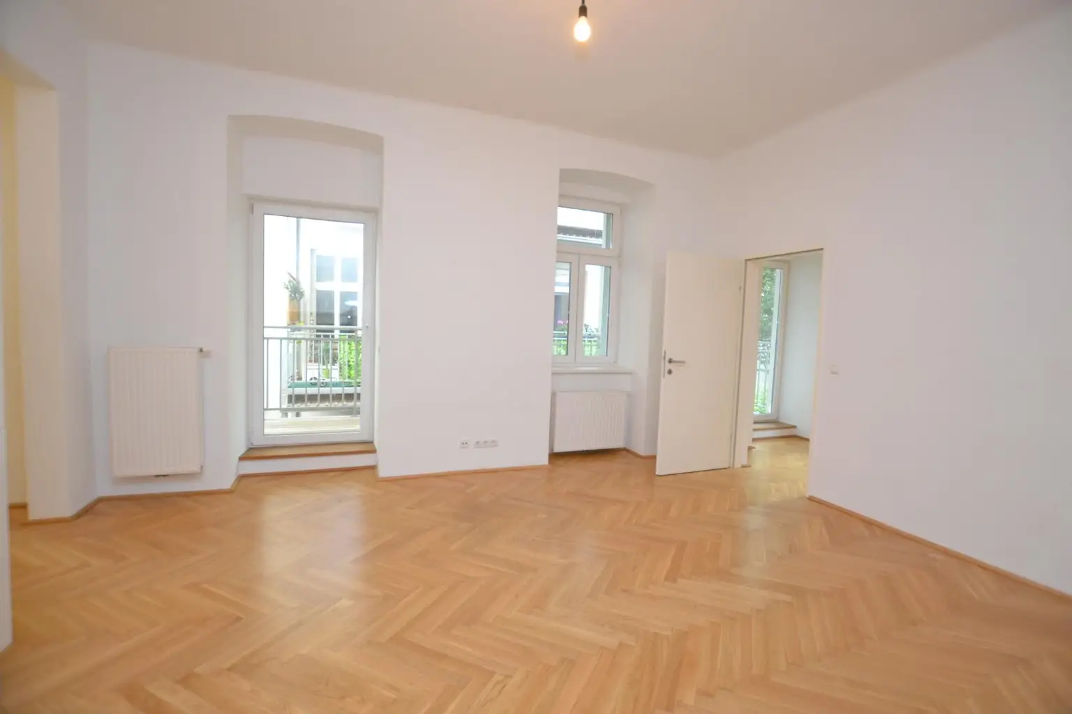 Gemütliche 2-Zimmer-Altbauwohnung mit Balkon und top Infrastruktur!