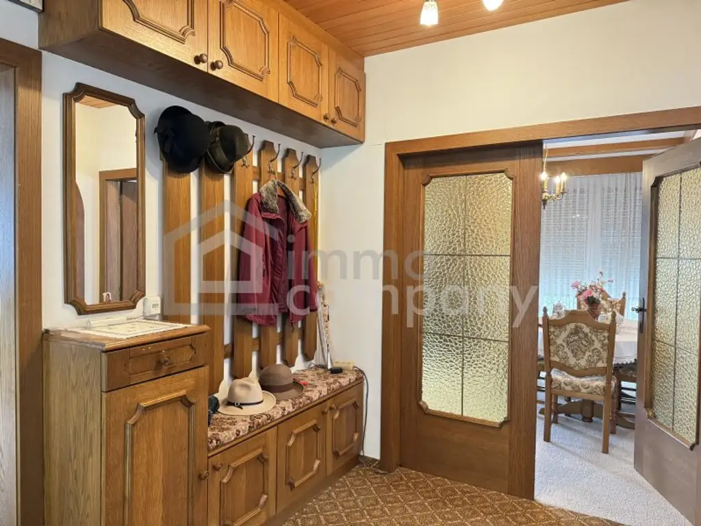 Charmantes Großzügiges Haus in Oberndorf mit 2 Wohneinheiten.