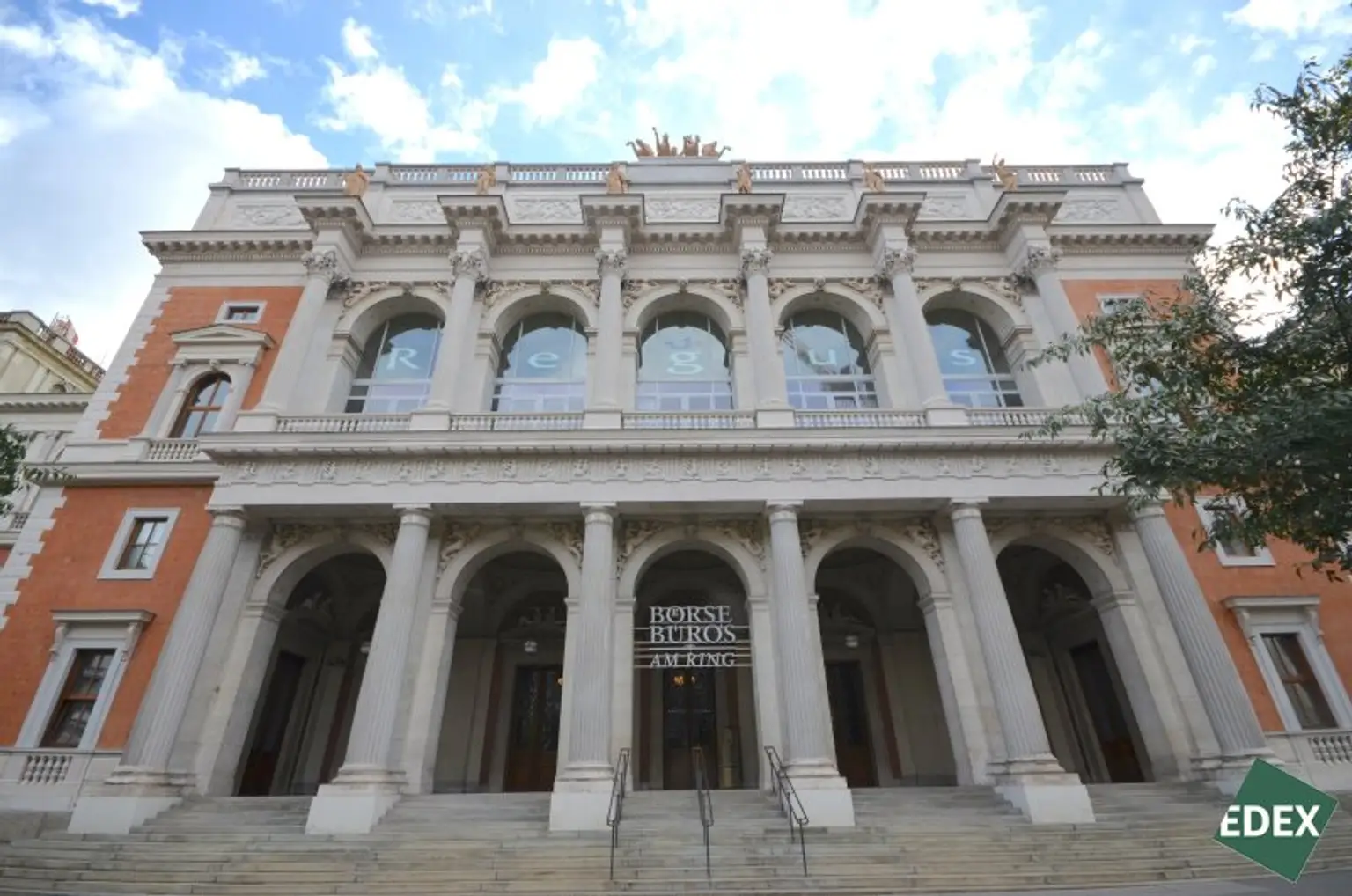 Repräsentatives DG-Maisonette-Büro samt Freifläche in der historischen alten Börse