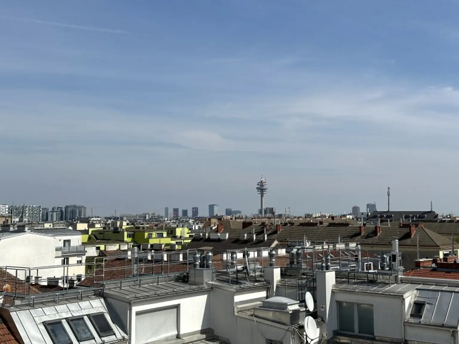 Hier werden Träume war! Exklusive 4-Zimmer Maisonette-Wohnung mit ca. 113 m2 sowie eigener Dachterrasse in ruhiger Lage