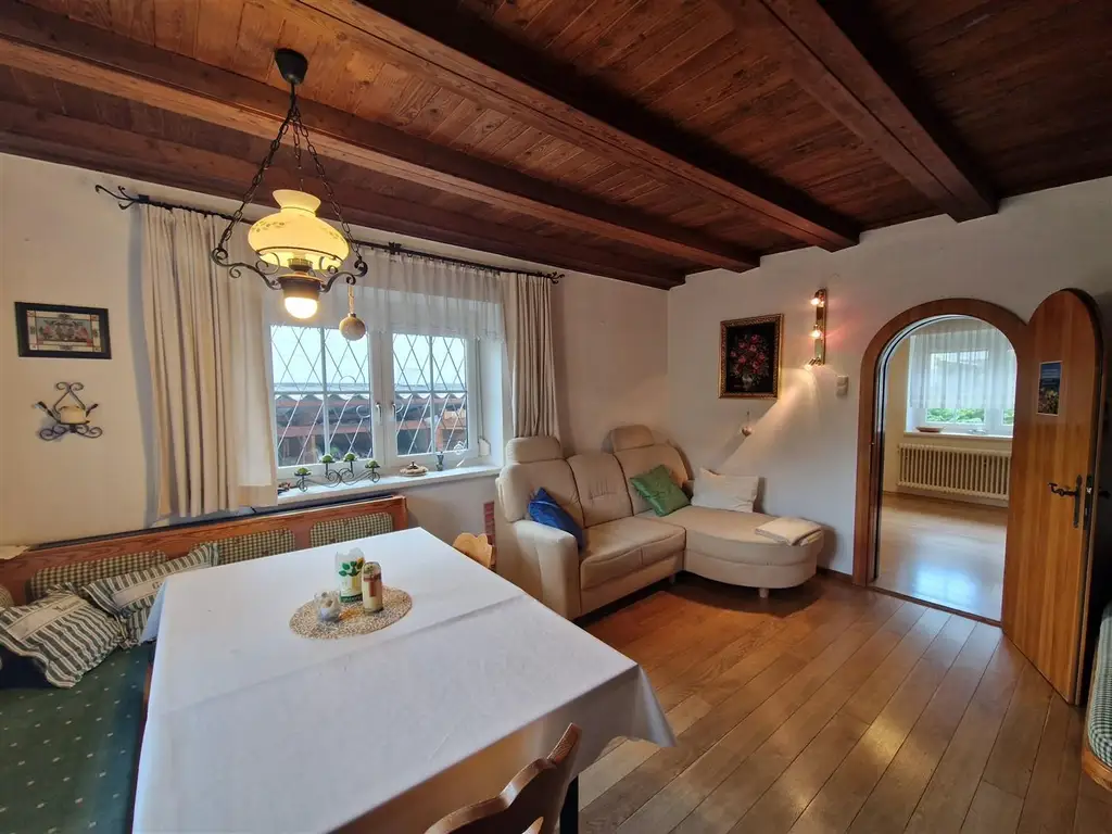 Solides Einfamilienhaus mit Charme und modernisierter Technik
