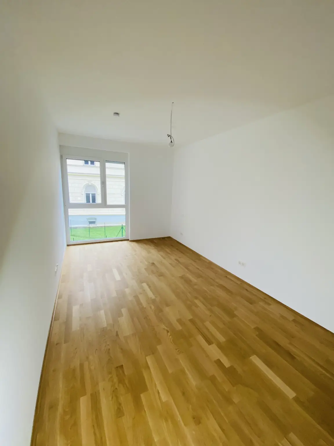 Herrliche 2-Zimmer-Wohnung mit Süd-Ost-Balkon und Tiefgaragenplatz im wunderschönen Kalsdorf