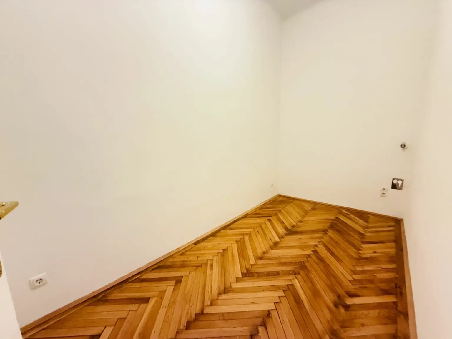 TOPLAGE - NÄHE AUGARTEN | PERFEKTE 5 ZIMMER | TRAUMHAFTER ALTBAU | U-BAHN NÄHE