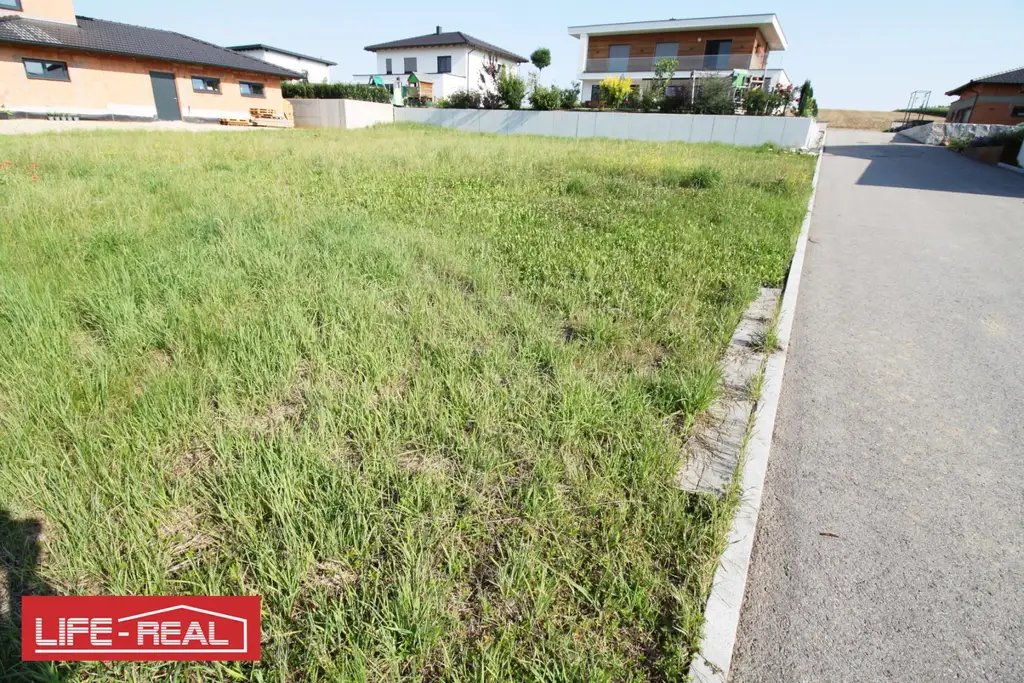 Großzügiges, ebenes Baugrundstück mit Südausrichtung – bereits erschlossen