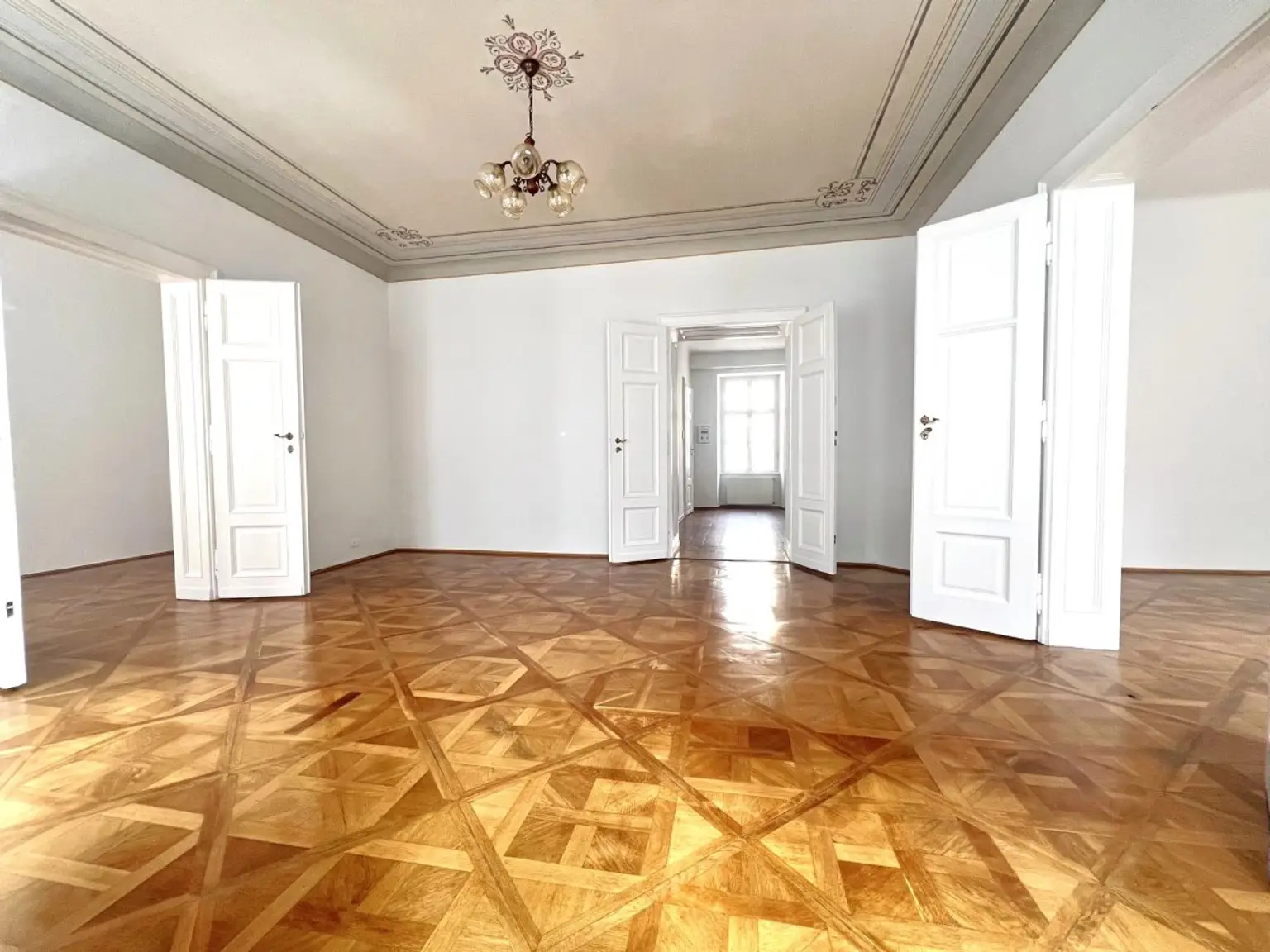 17 | ++ NEU ++ TRAUMHAFTE VIER Zimmer ALTBAUWOHNUNG | Prima Service Immobilien