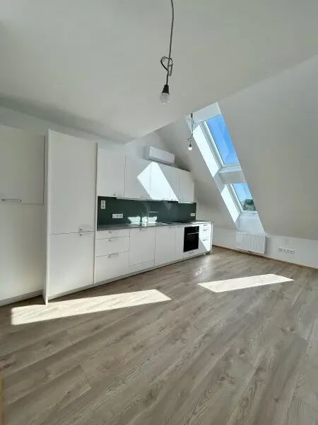 Moderne Dachgeschoßwohnung in Klosterneuburg: 75m² Erstbezug mit Terrasse!