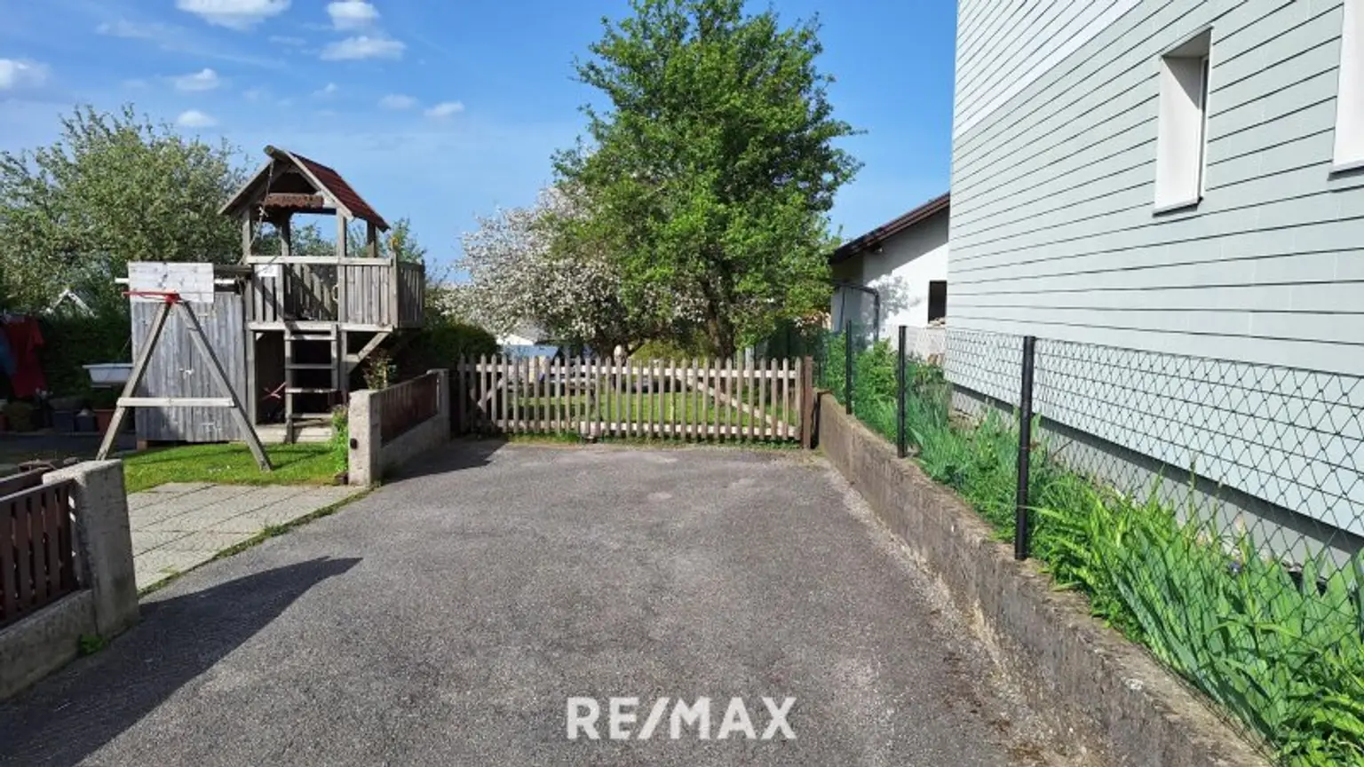 Eigene Zufahrt zum Grund