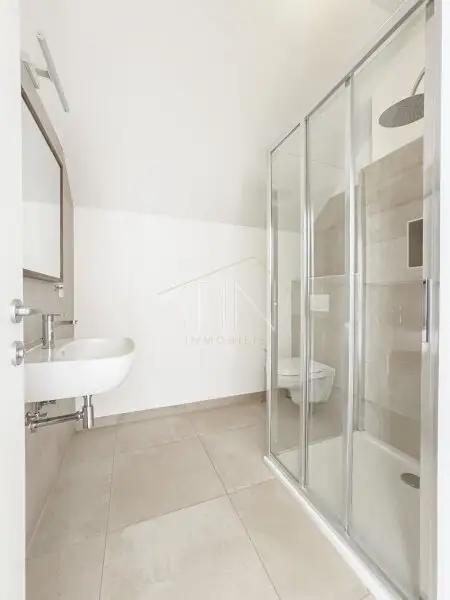 Gießhübl. Ruhe. Architektur.  Reihenhaus mit Garten