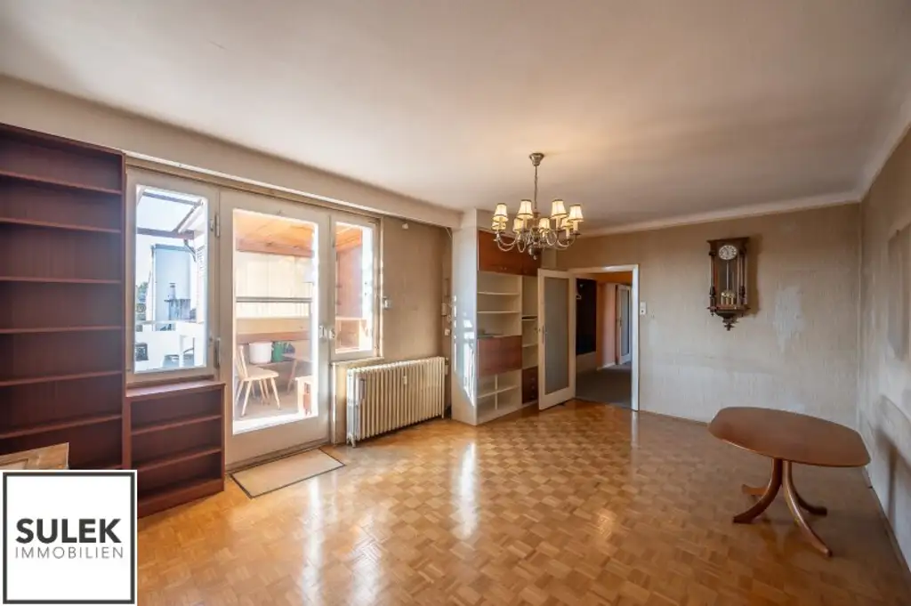 Bastiengasse 15: 3-Zimmer-DG-Wohnung mit separater Küche & gemütlicher, sonniger Terrasse
