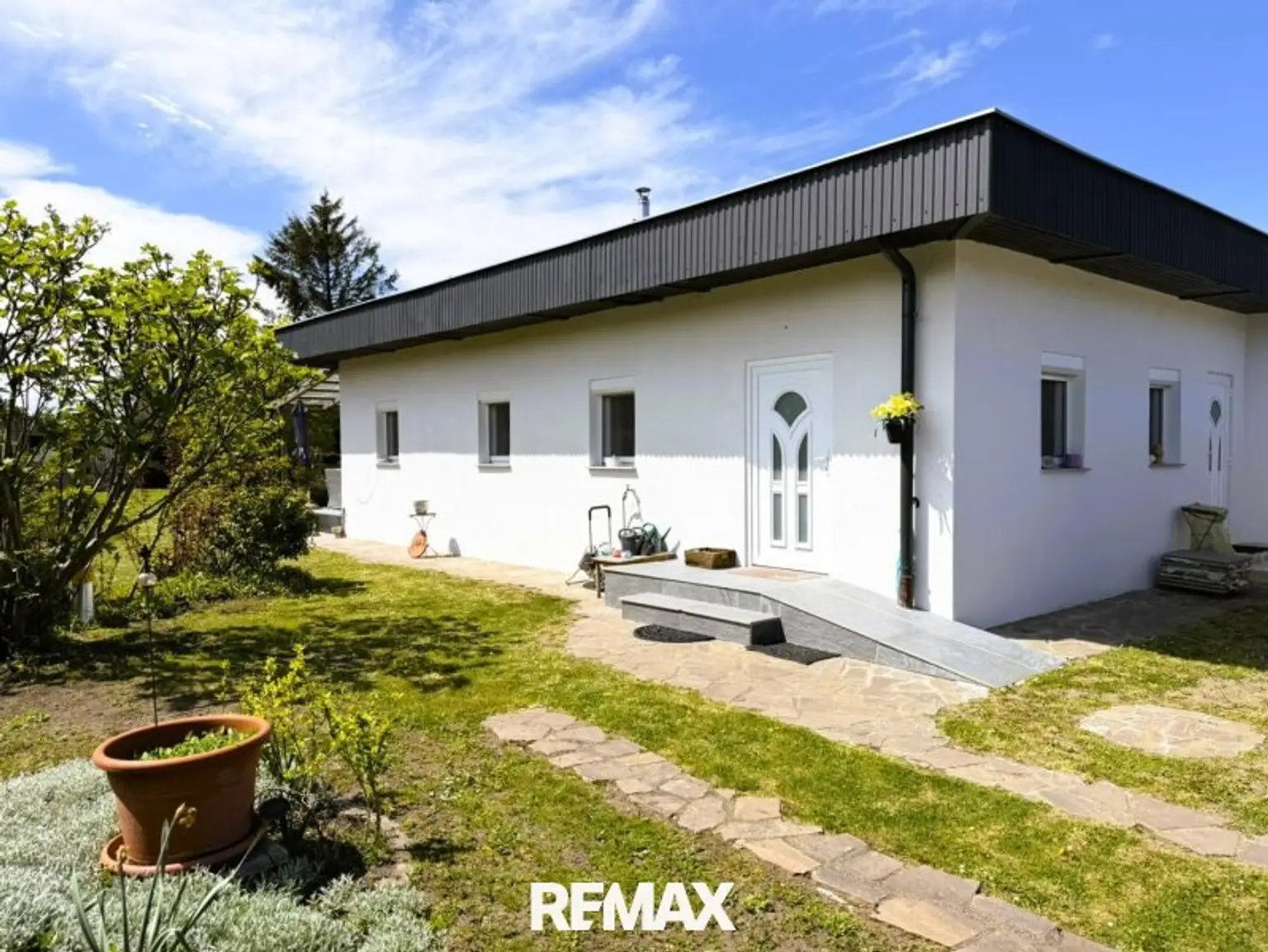 1 Bungalow Straßenseite