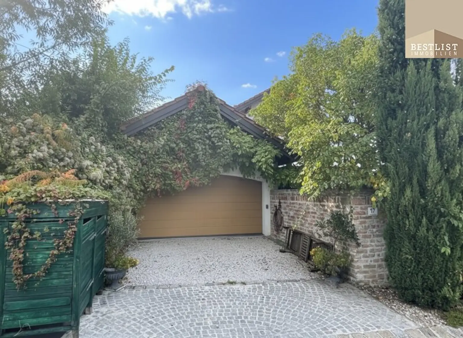 Aigen: Traumhaus mit Garten & Solaranlage